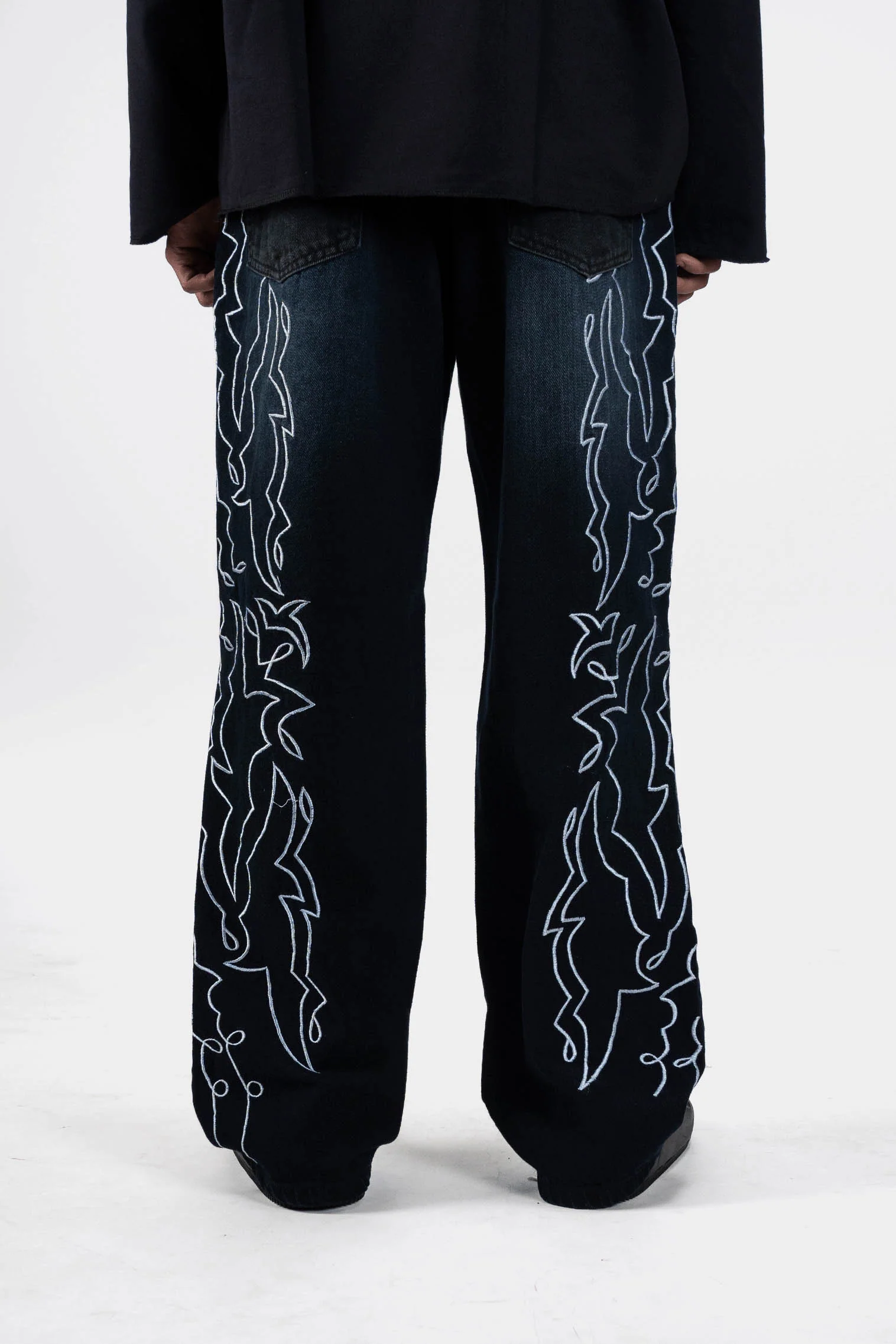 BLACK EMBROIDERY - Image 6